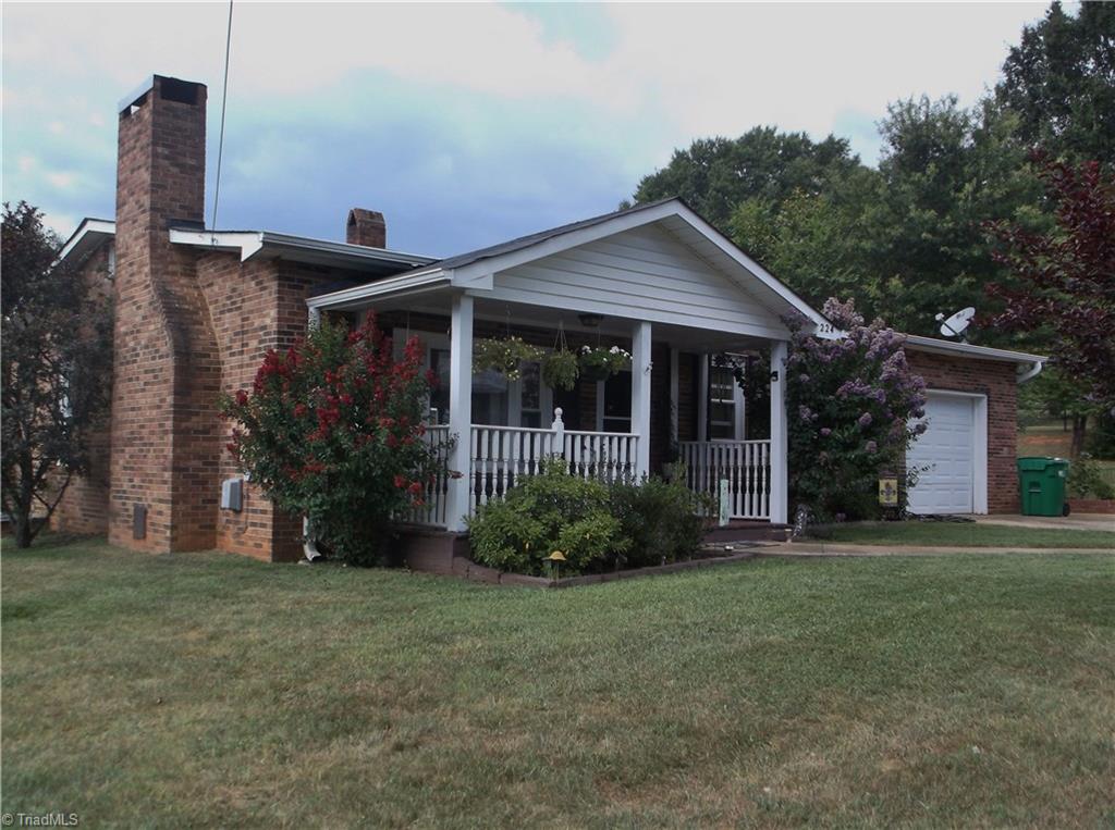 224 Maple St, King, NC 27021 photo 2