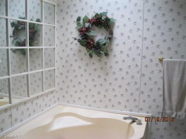 1566 Hunters Woods Dr, Trinity, NC 27370 photo 10