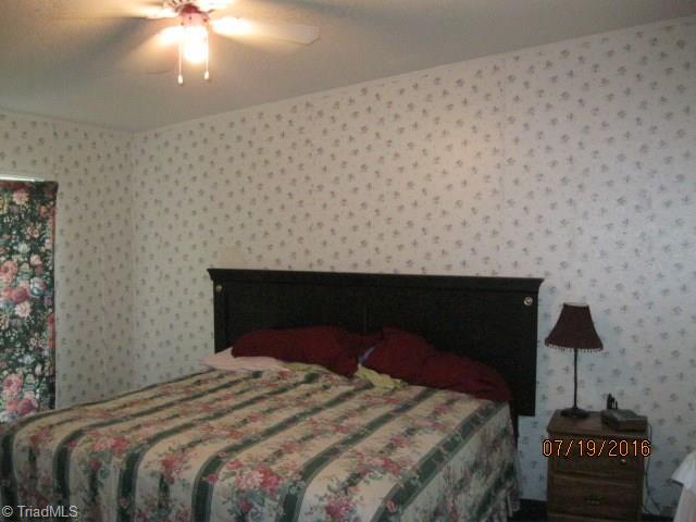 1566 Hunters Woods Dr, Trinity, NC 27370 photo 9