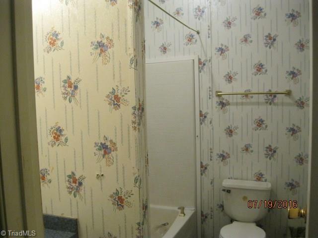 1566 Hunters Woods Dr, Trinity, NC 27370 photo 8