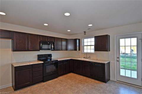 5715 Midstream Cir, Clemmons, NC 27012 photo 2