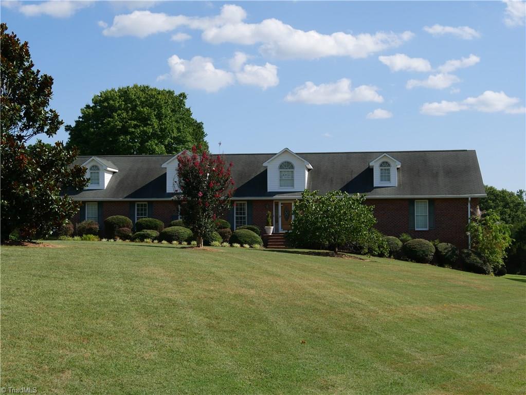 275 Parkview Cir, Pinnacle, NC 27043 photo 1