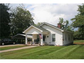 709 Main St E, Pilot Mountain, NC 27041 photo 1