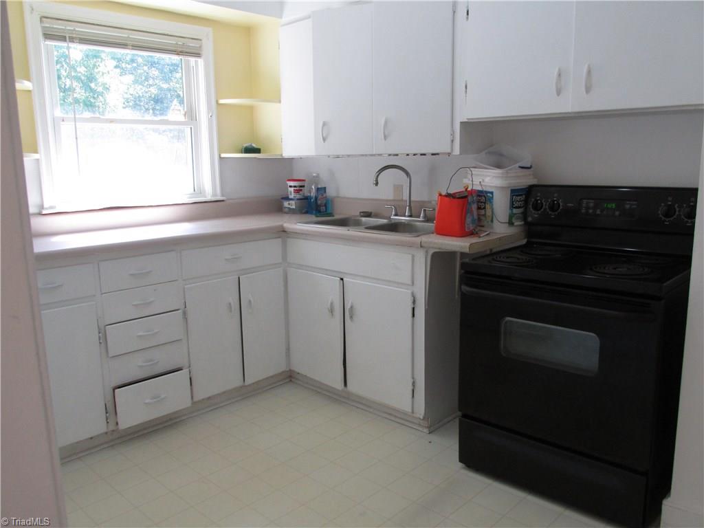 908 Tabor St, High Point, NC 27262 photo 5
