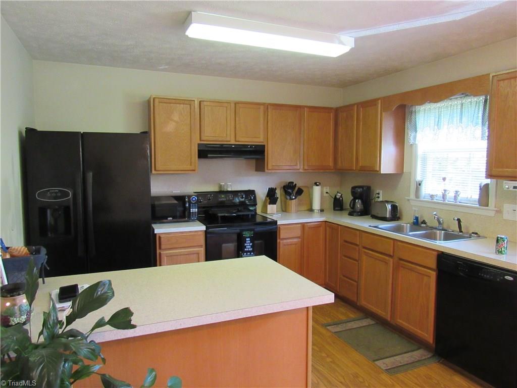 1115 Laurel Crest Rd, King, NC 27021 photo 4