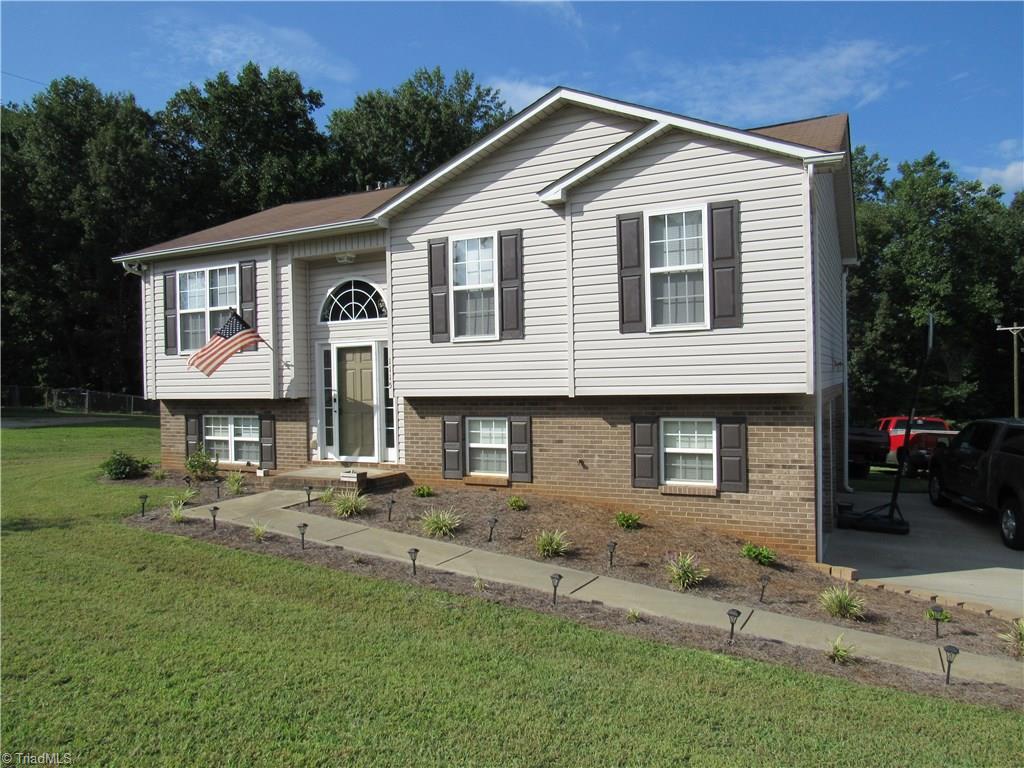 1115 Laurel Crest Rd, King, NC 27021 photo 2