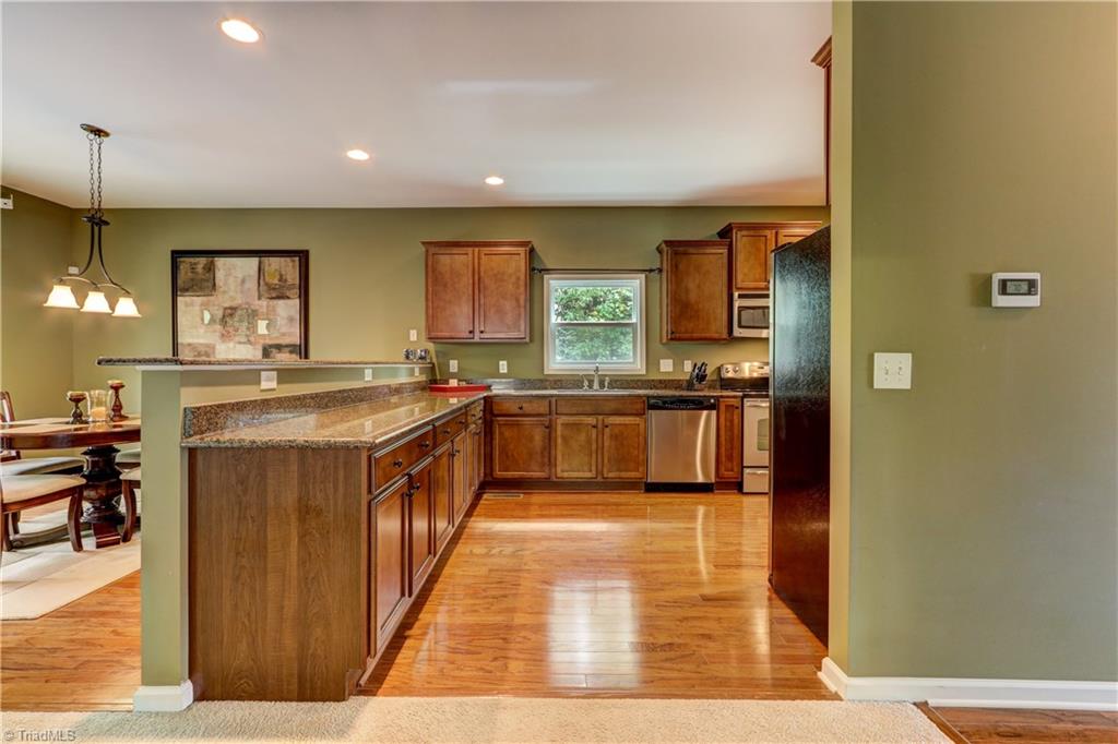 2694 Splitbrook Dr, High Point, NC 27265 photo 9