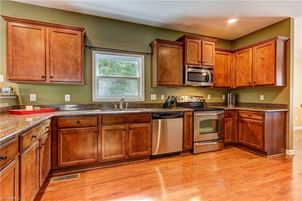 2694 Splitbrook Dr, High Point, NC 27265 photo 8
