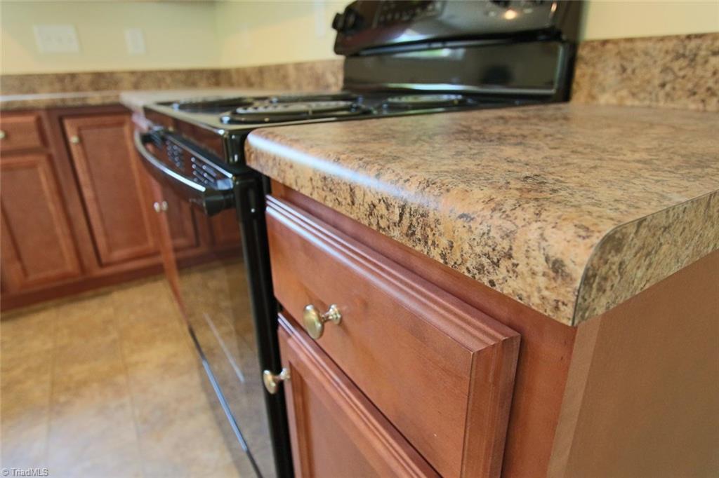 485 Sandybrooke Dr, High Point, NC 27265 photo 6