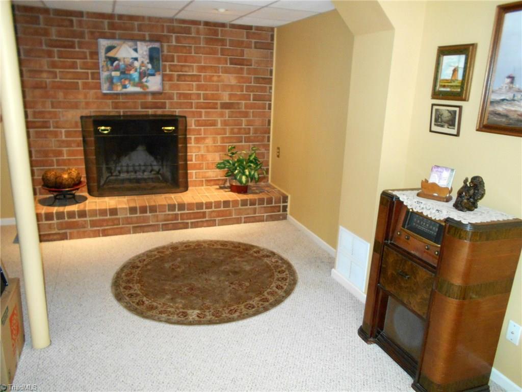 924 Kingston Dr, High Point, NC 27262 photo 20