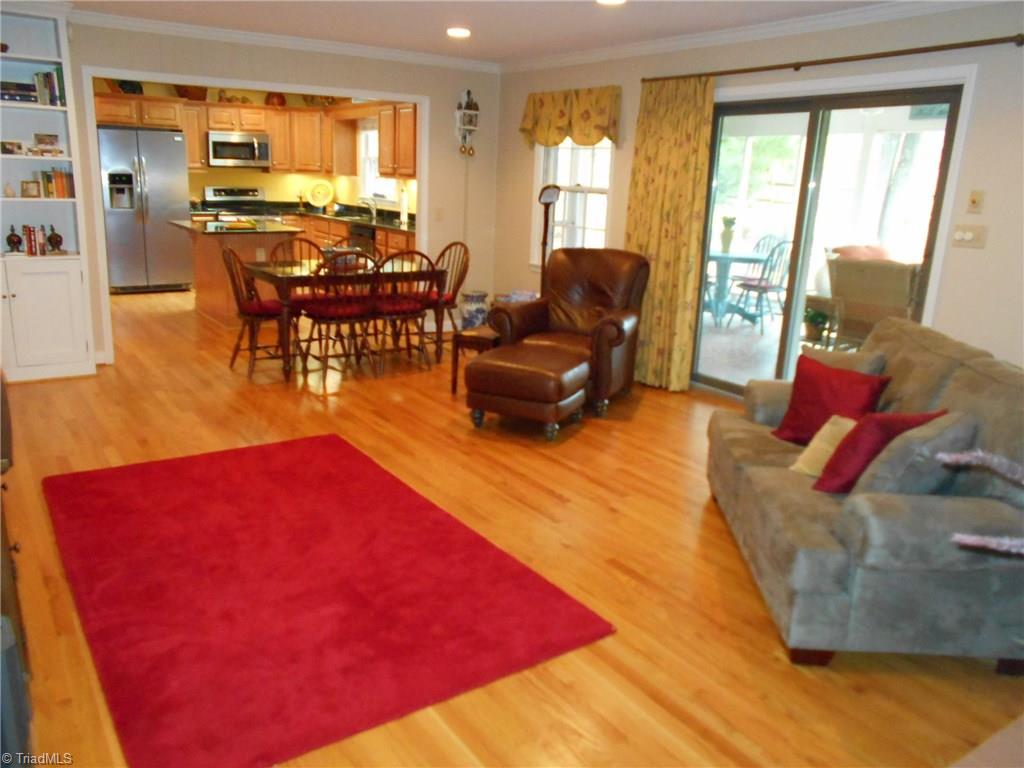 924 Kingston Dr, High Point, NC 27262 photo 11