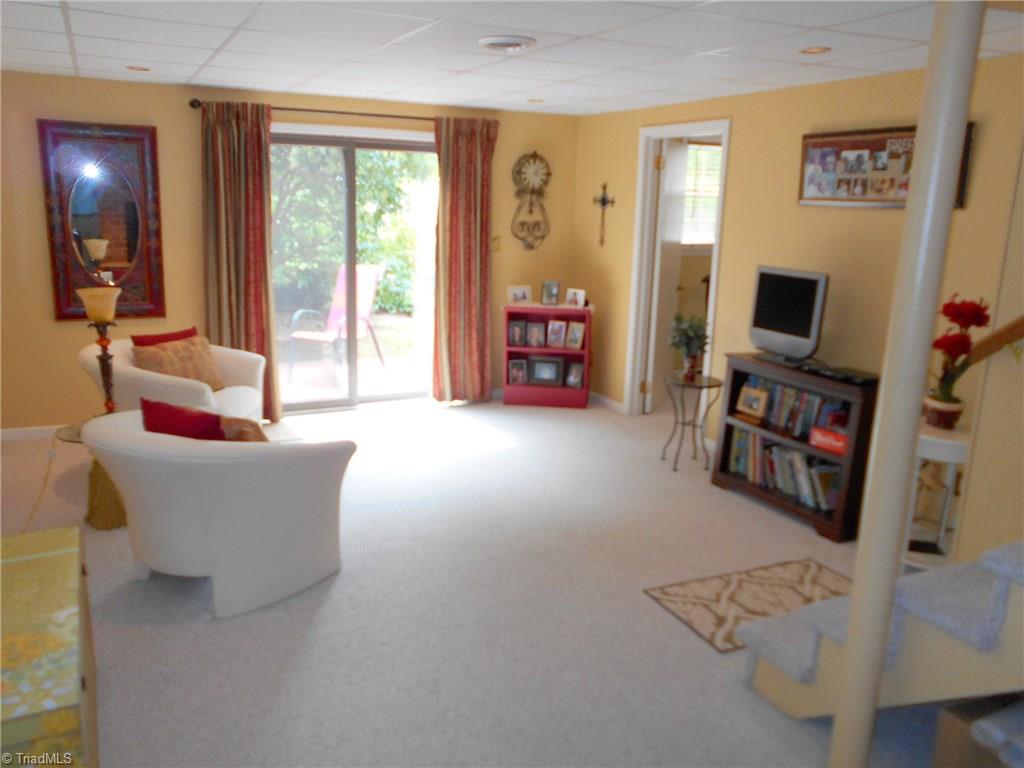 924 Kingston Dr, High Point, NC 27262 photo 19
