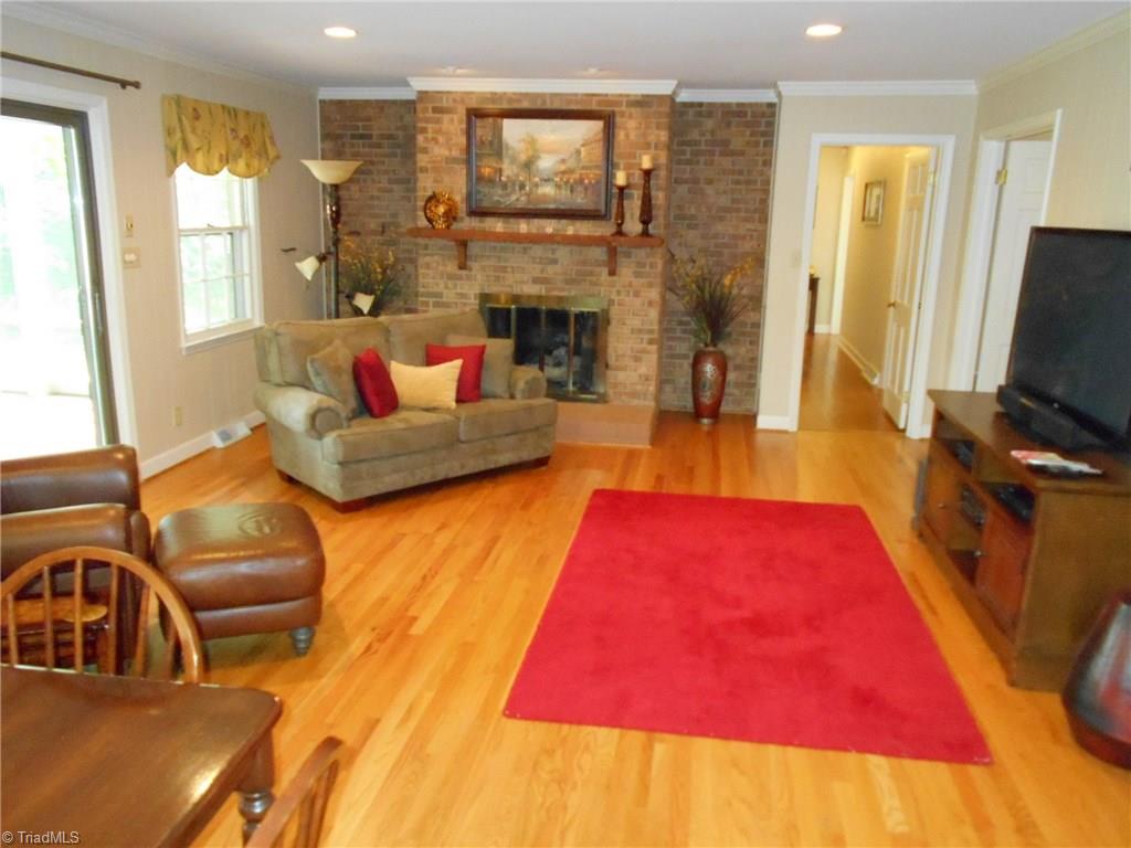 924 Kingston Dr, High Point, NC 27262 photo 10