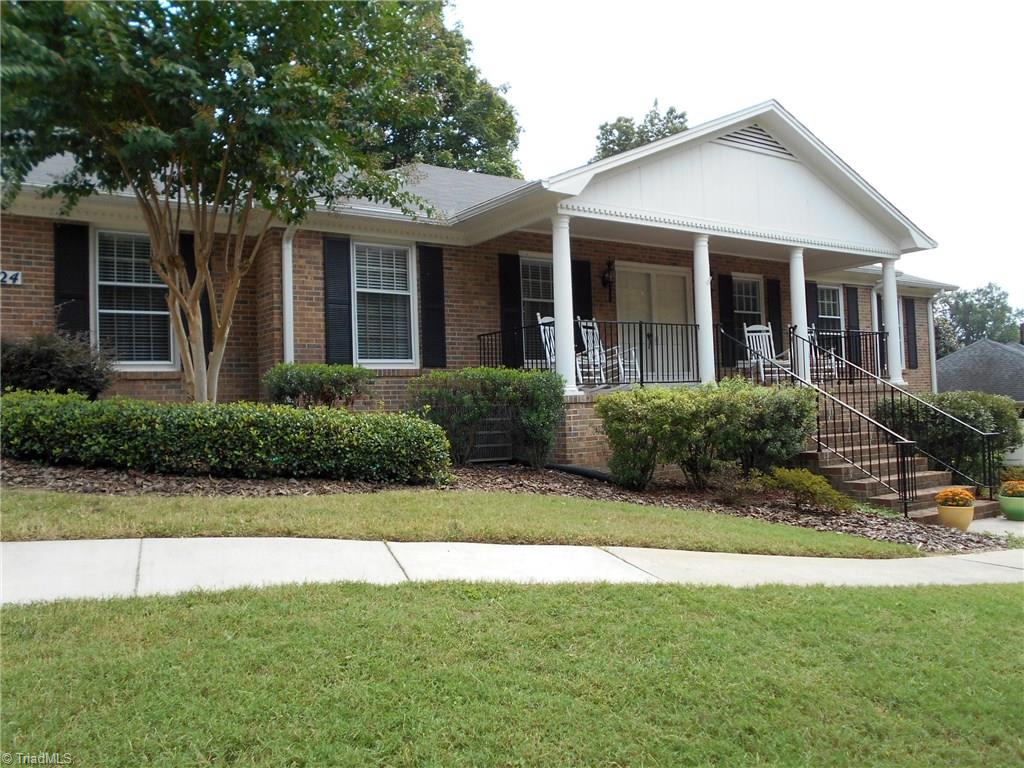 924 Kingston Dr, High Point, NC 27262 photo 1