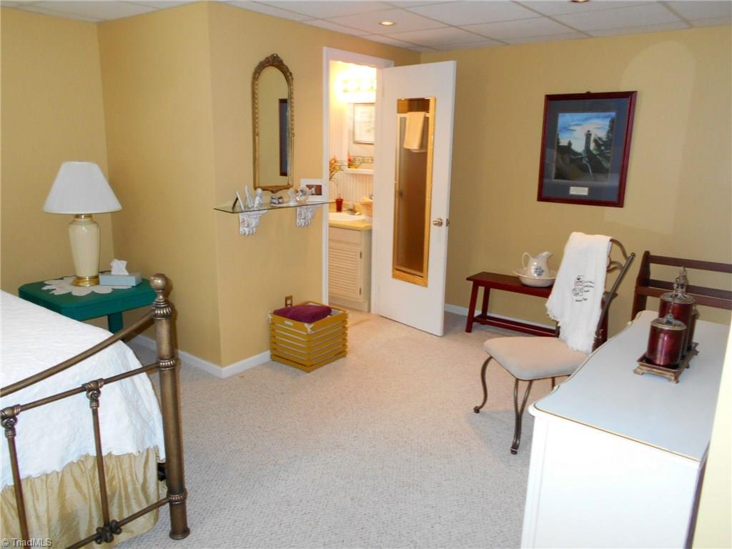 924 Kingston Dr, High Point, NC 27262 photo 22