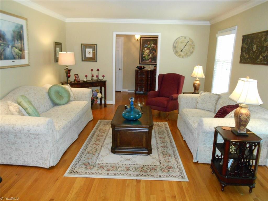 924 Kingston Dr, High Point, NC 27262 photo 5