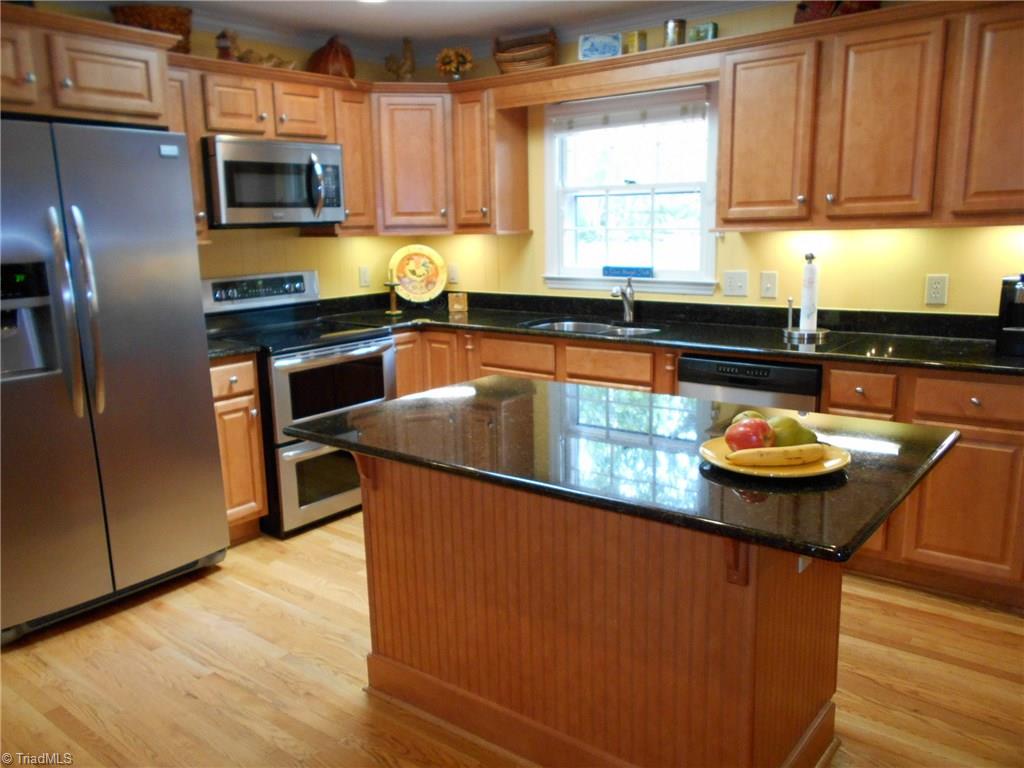 924 Kingston Dr, High Point, NC 27262 photo 7