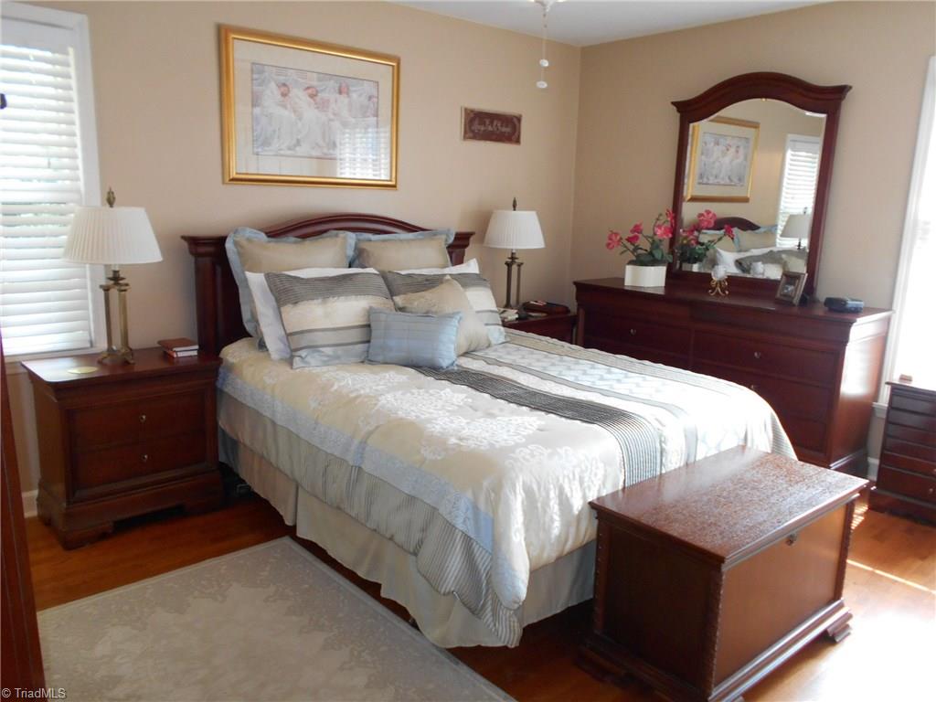 924 Kingston Dr, High Point, NC 27262 photo 13