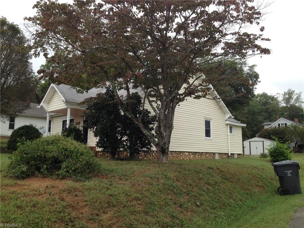 129 Johnson St, Elkin, NC 28621 photo 2