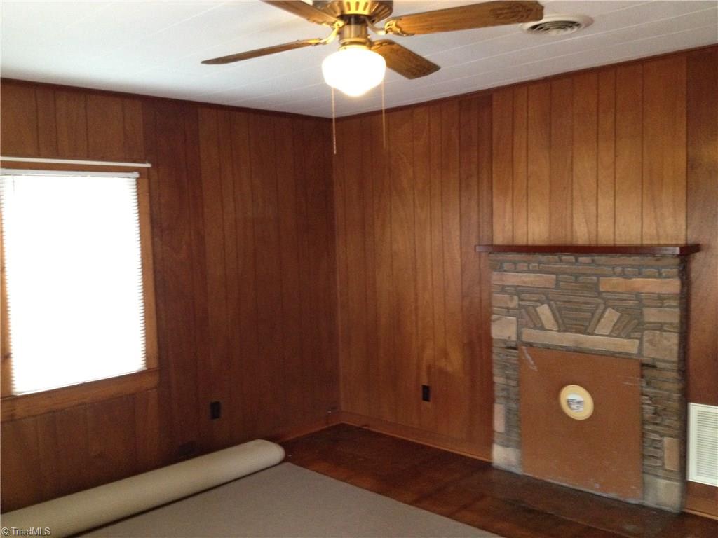 129 Johnson St, Elkin, NC 28621 photo 3