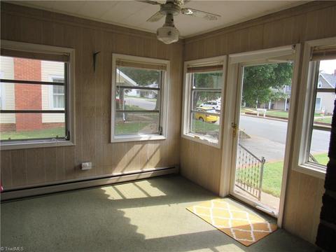 501 Main St, Pilot Mountain, NC 27041 photo 17