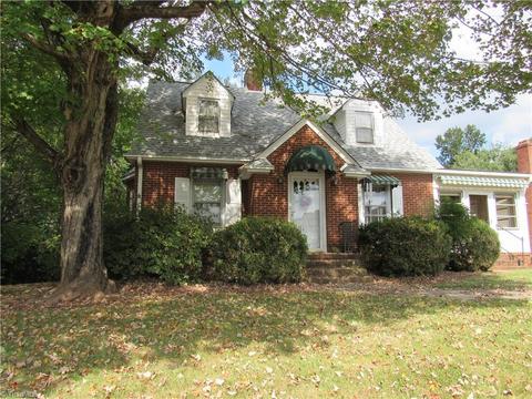 501 Main St, Pilot Mountain, NC 27041 photo 1