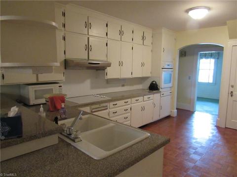 501 Main St, Pilot Mountain, NC 27041 photo 10