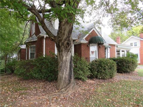 501 Main St, Pilot Mountain, NC 27041 photo 4