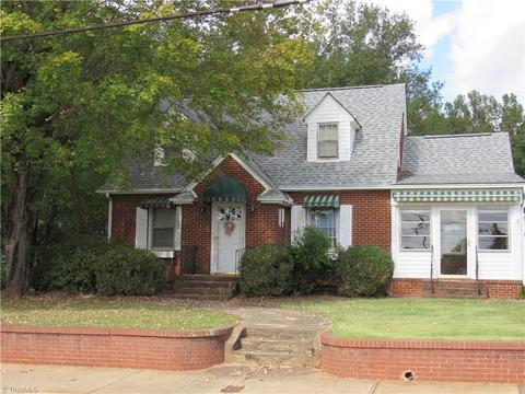 501 Main St, Pilot Mountain, NC 27041 photo 3
