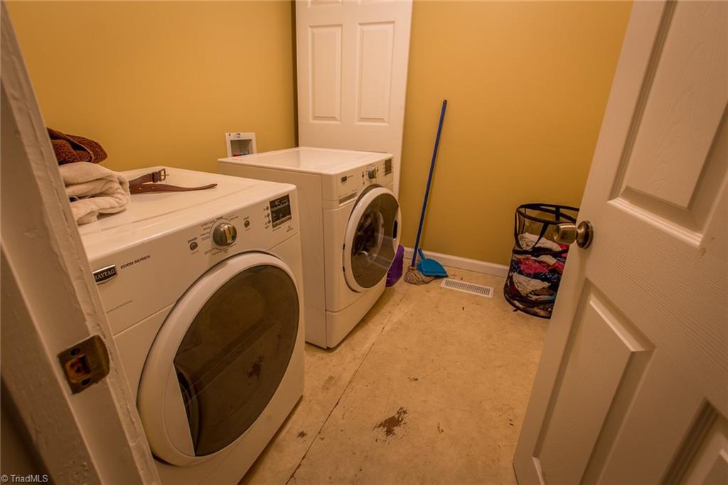 400 Barker Ave, High Point, NC 27262 photo 28