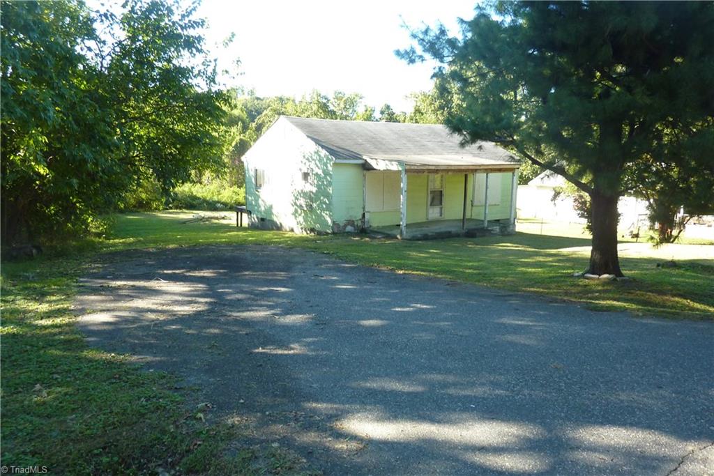 1266 Dixie Pl, High Point, NC 27260 photo 2