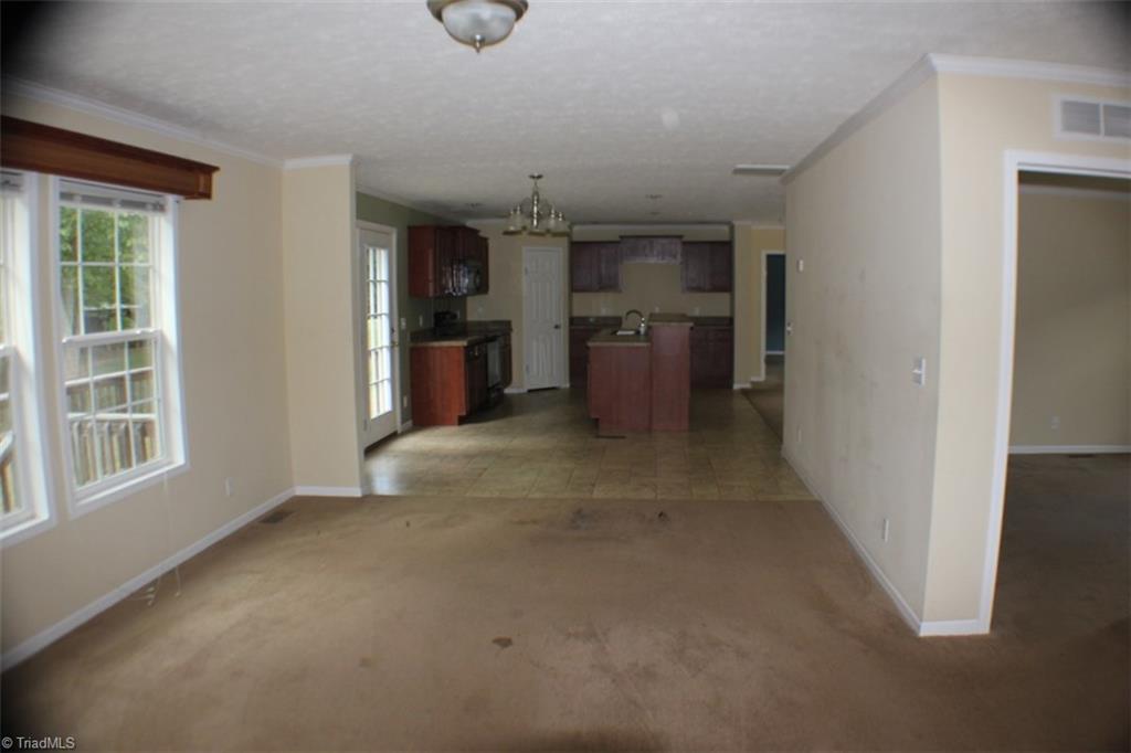 214 Border Ln, Pinnacle, NC 27043 photo 4