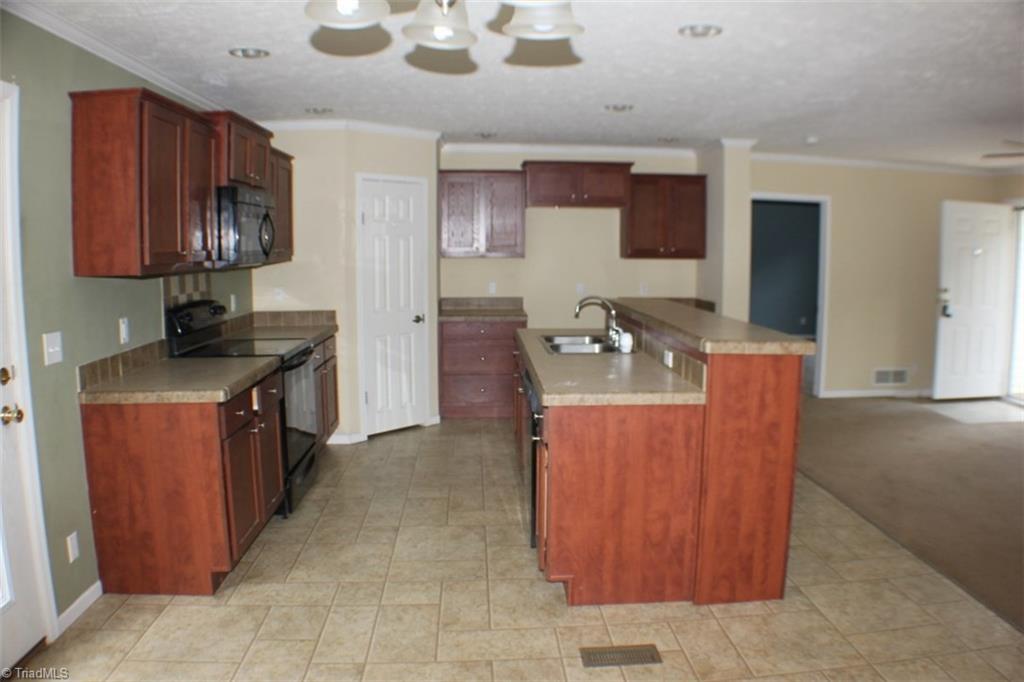 214 Border Ln, Pinnacle, NC 27043 photo 8