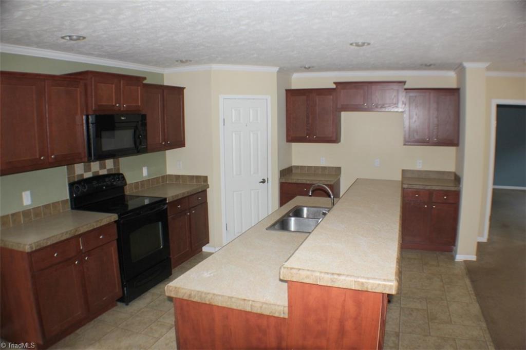 214 Border Ln, Pinnacle, NC 27043 photo 9