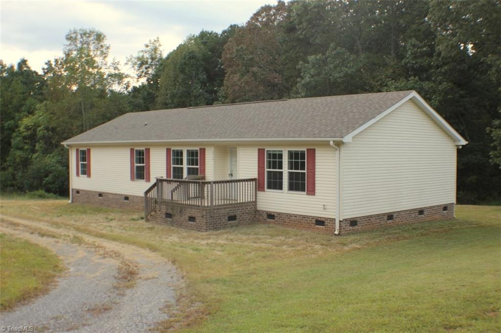 214 Border Ln, Pinnacle, NC 27043 photo 1