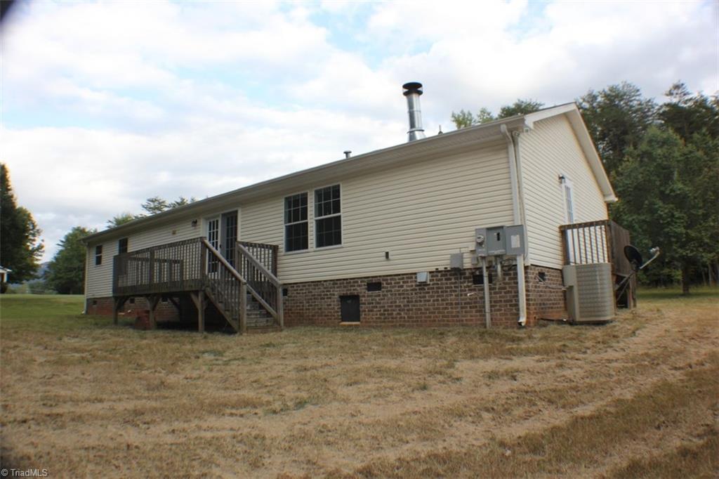 214 Border Ln, Pinnacle, NC 27043 photo 3