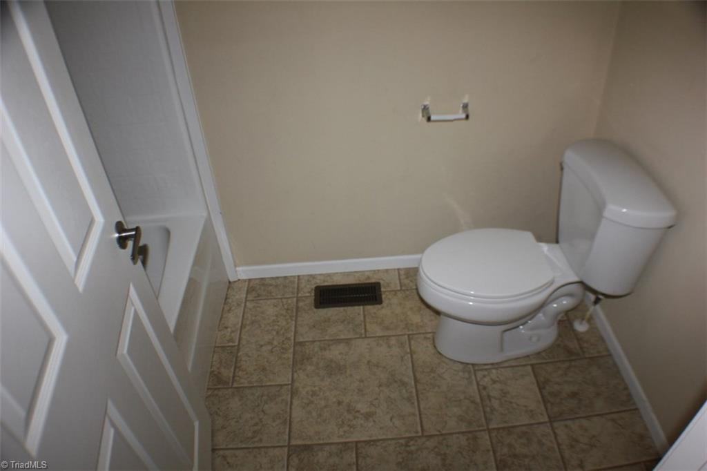 214 Border Ln, Pinnacle, NC 27043 photo 6