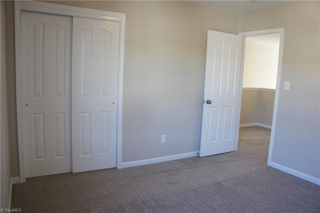 866 Hedgepath Ter, High Point, NC 27265 photo 17