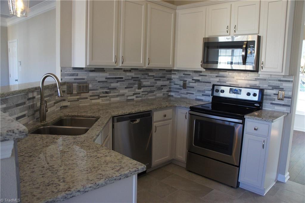 866 Hedgepath Ter, High Point, NC 27265 photo 2