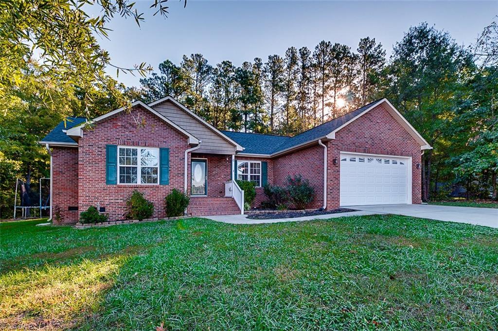 6 Lava Ln, Thomasville, NC 27360 photo 2