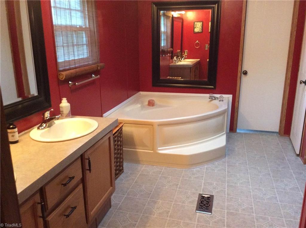 501 Sharp Rd, Madison, NC 27025 photo 13