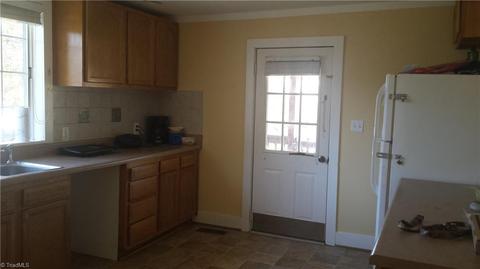 315 E Dalton Rd, King, NC 27021 photo 3