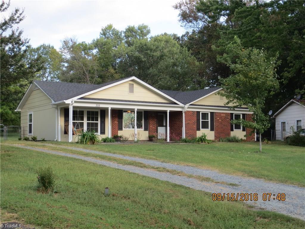305 Northfield Dr, King, NC 27021 photo 1