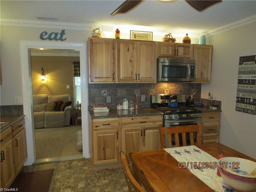 305 Northfield Dr, King, NC 27021 photo 4