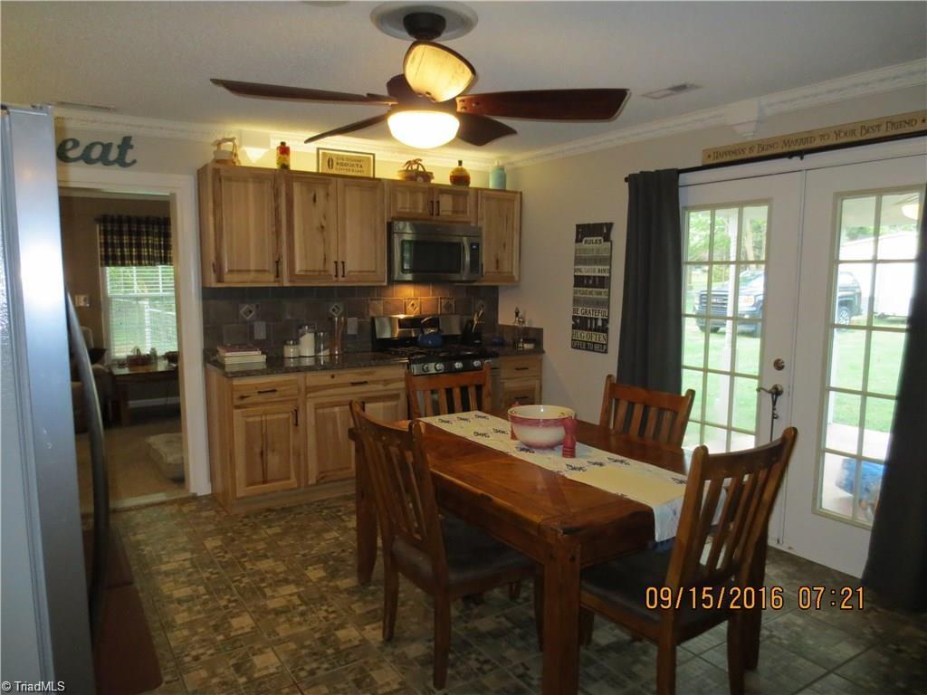 305 Northfield Dr, King, NC 27021 photo 2