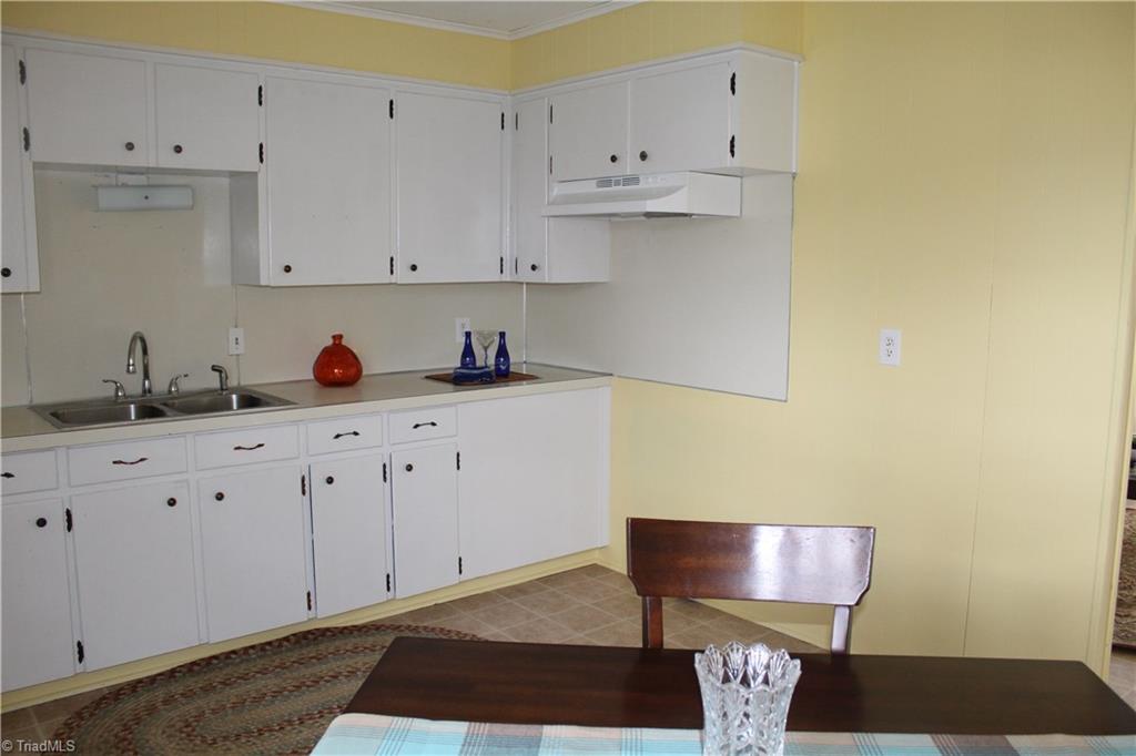302 Sinclair Ave, High Point, NC 27260 photo 9