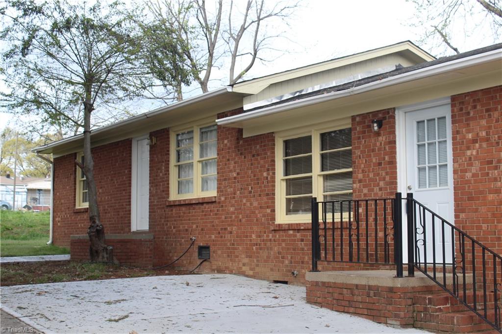 302 Sinclair Ave, High Point, NC 27260 photo 2