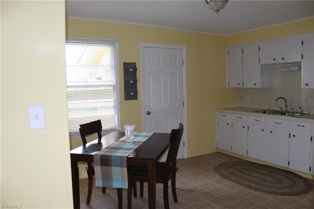 302 Sinclair Ave, High Point, NC 27260 photo 6