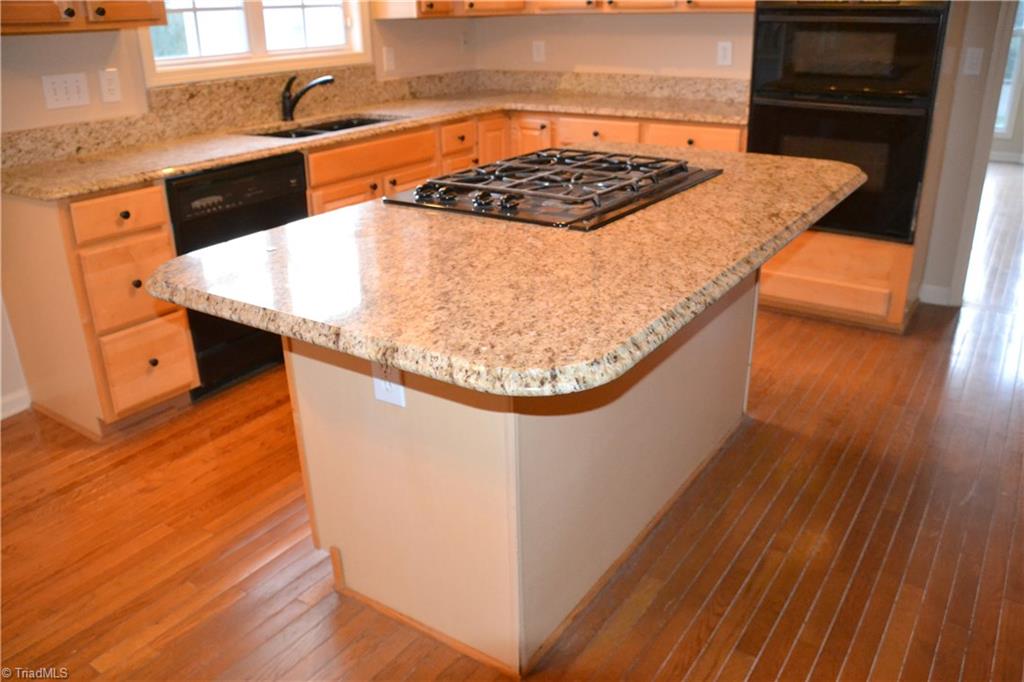 3975 Netherstone Ln, High Point, NC 27265 photo 9