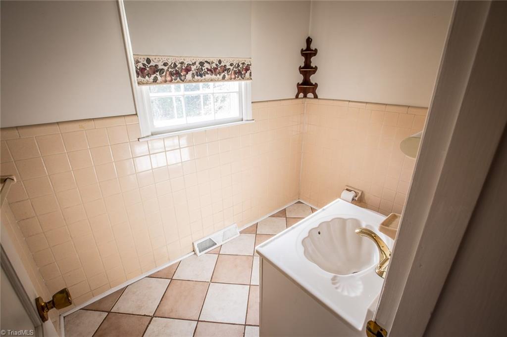 914 Wimbledon Pl, High Point, NC 27262 photo 11